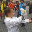 Adéla Čermáková a papoušek kakadu, výlet při Bohemka cup, Praha 1.5.2013